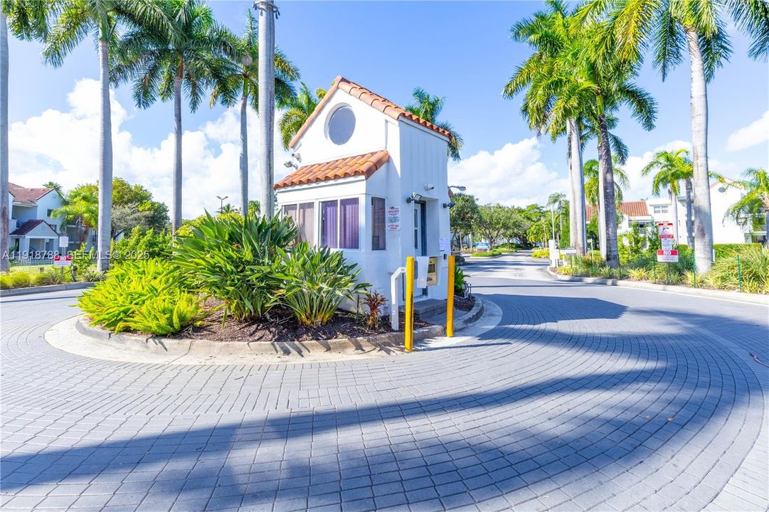 For Sale: $585,000 (3 beds, 2 baths, 1595 Square Feet)