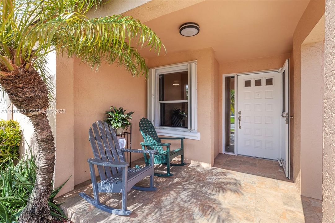 For Sale: $585,000 (3 beds, 2 baths, 1595 Square Feet)