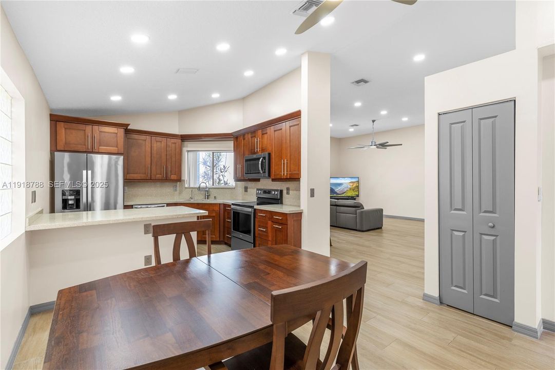 For Sale: $585,000 (3 beds, 2 baths, 1595 Square Feet)