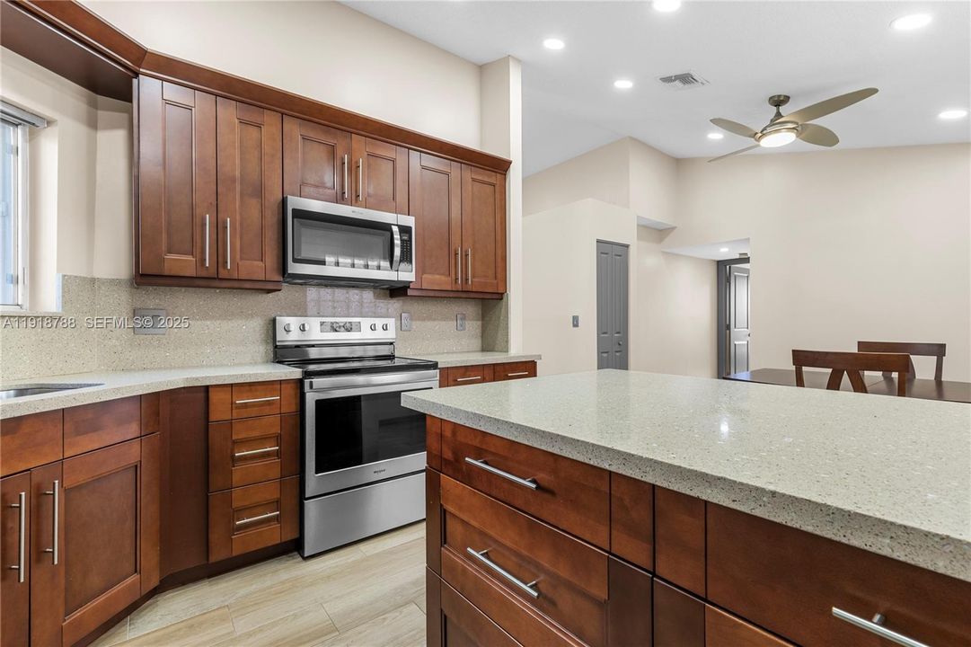 For Sale: $585,000 (3 beds, 2 baths, 1595 Square Feet)