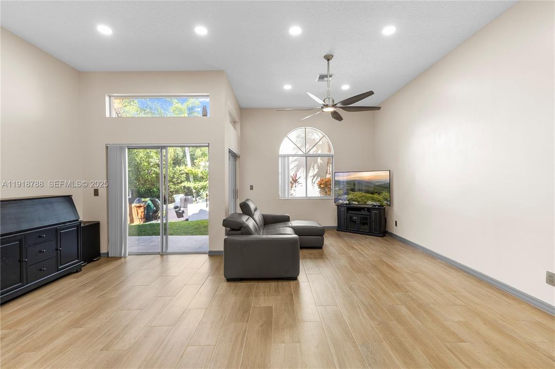 For Sale: $585,000 (3 beds, 2 baths, 1595 Square Feet)