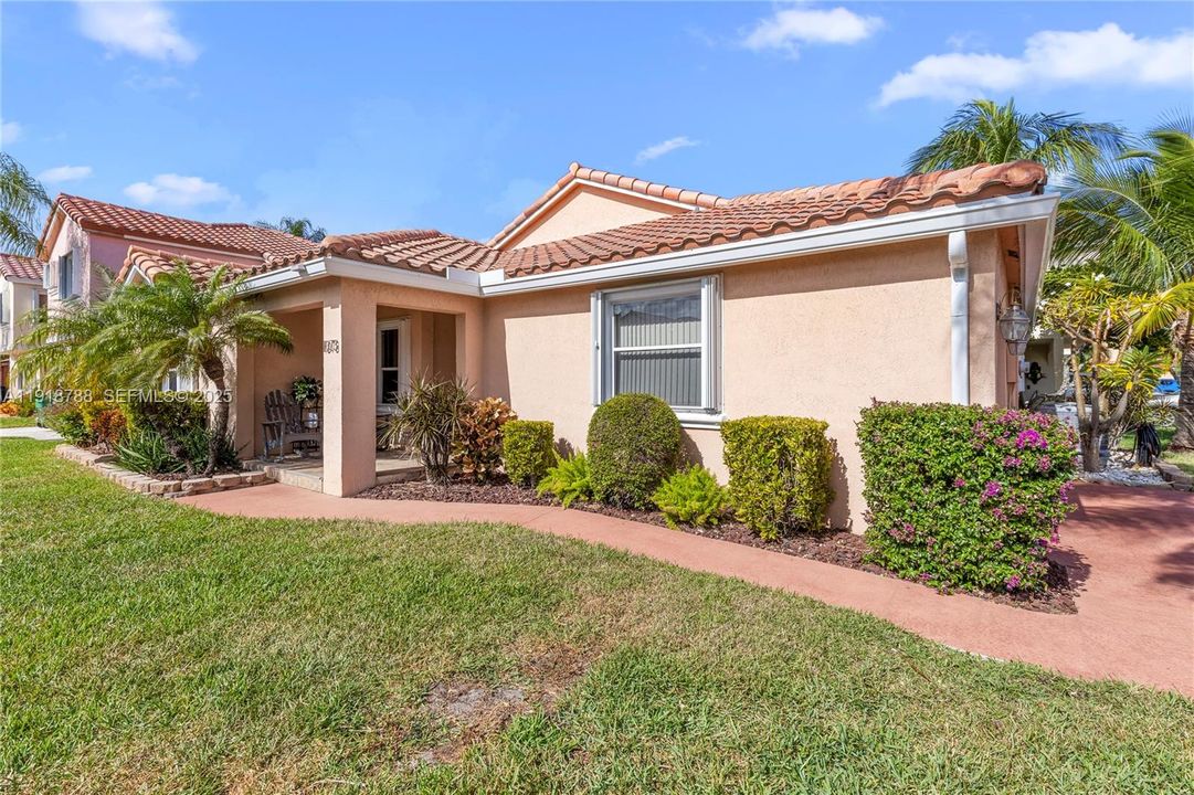 For Sale: $585,000 (3 beds, 2 baths, 1595 Square Feet)