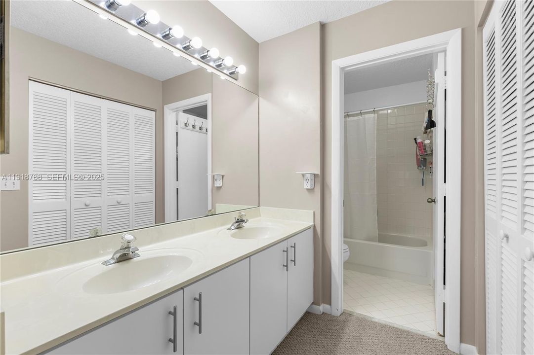 For Sale: $585,000 (3 beds, 2 baths, 1595 Square Feet)