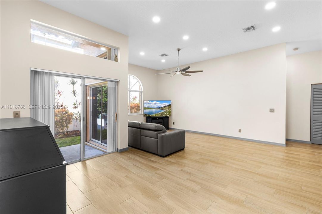 For Sale: $585,000 (3 beds, 2 baths, 1595 Square Feet)