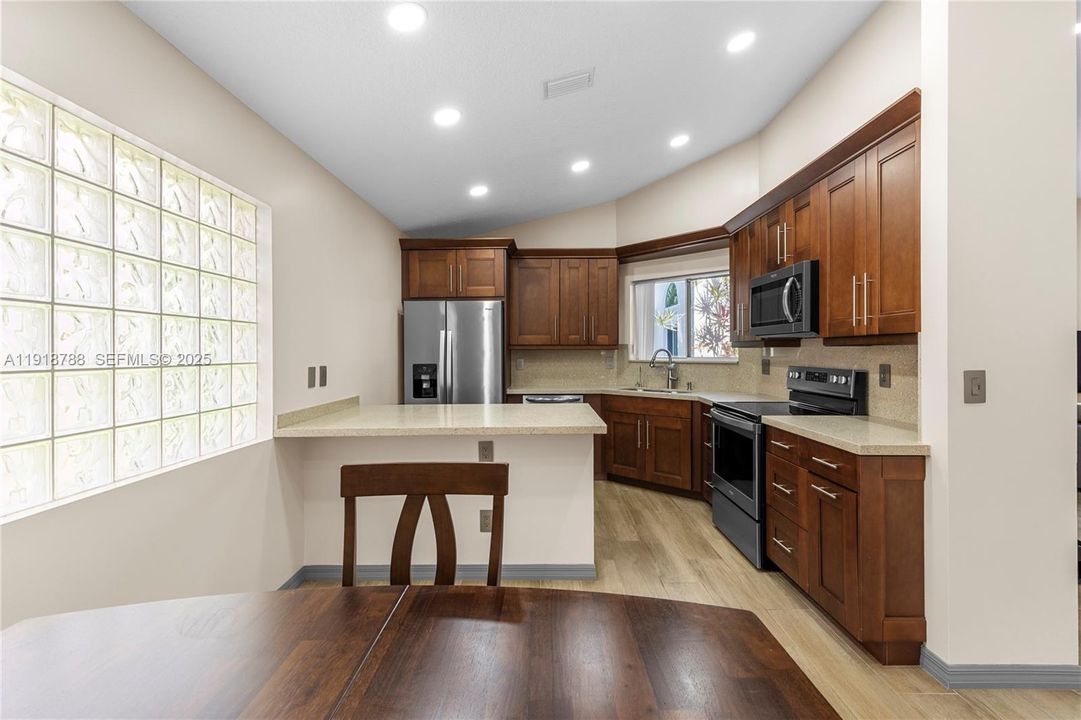 For Sale: $585,000 (3 beds, 2 baths, 1595 Square Feet)