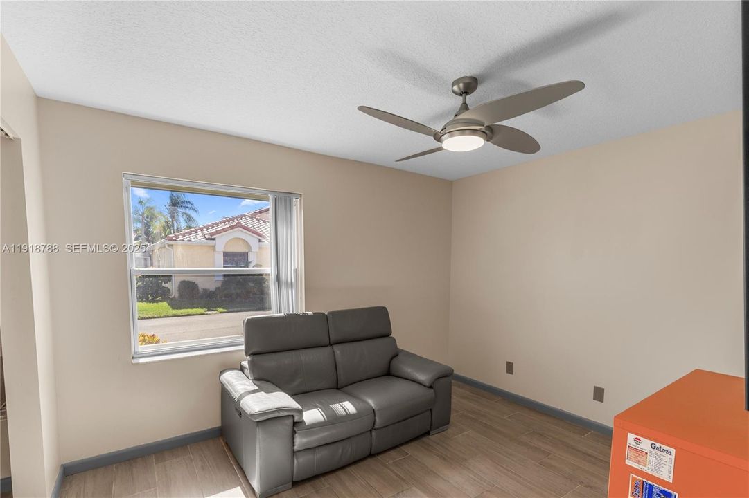 For Sale: $585,000 (3 beds, 2 baths, 1595 Square Feet)