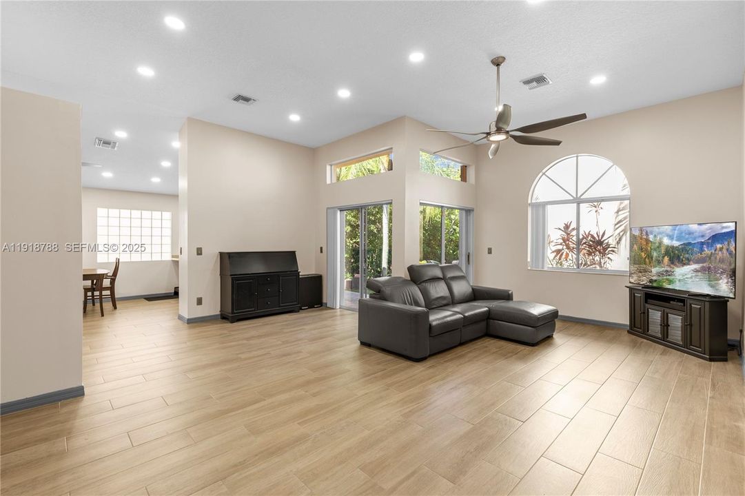 For Sale: $585,000 (3 beds, 2 baths, 1595 Square Feet)