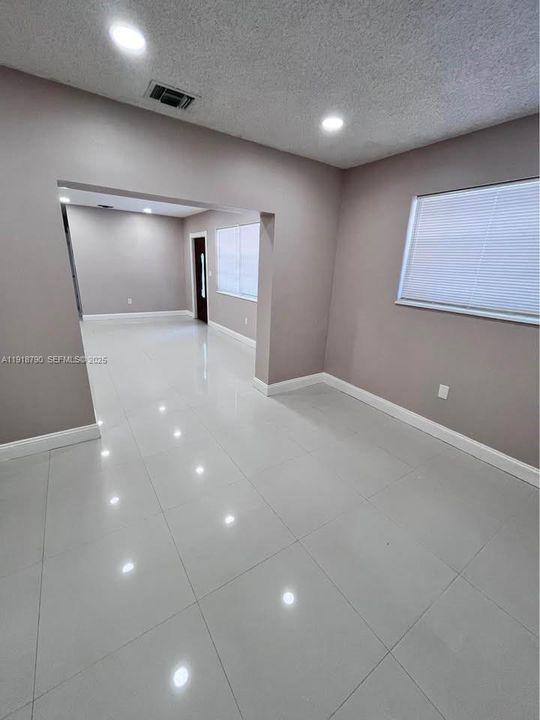 For Rent: $3,500 (3 beds, 2 baths, 1618 Square Feet)