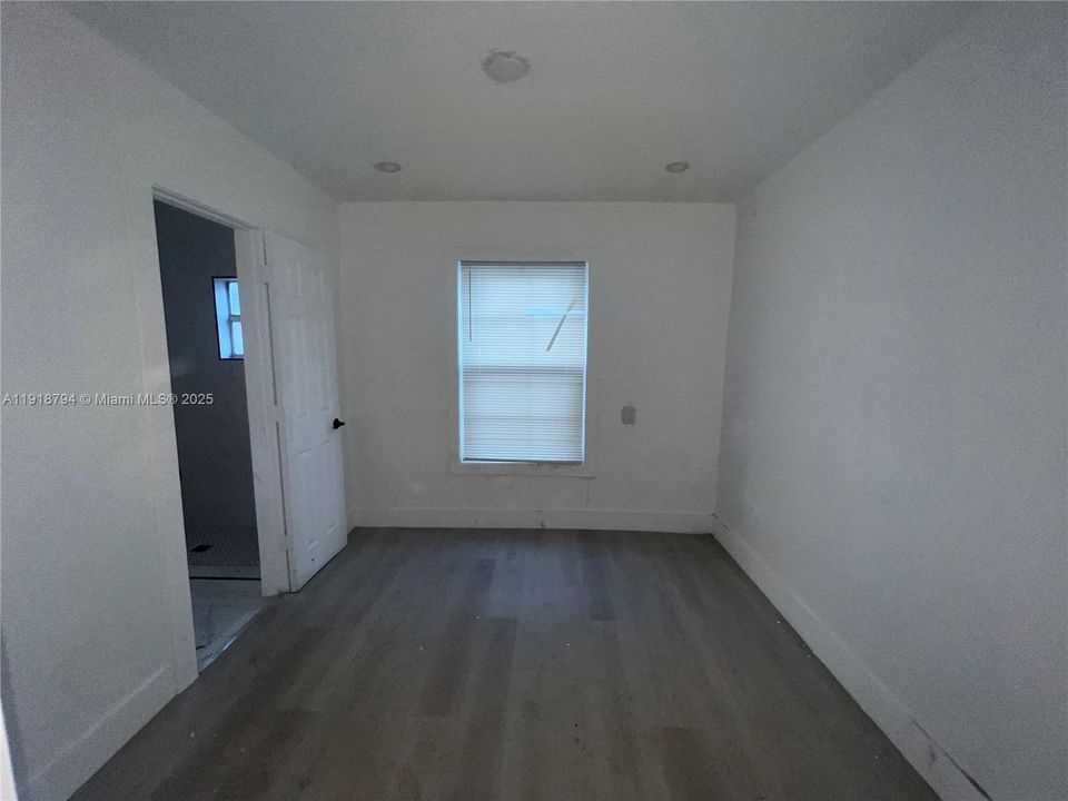 For Sale: $349,900 (2 beds, 1 baths, 530 Square Feet)