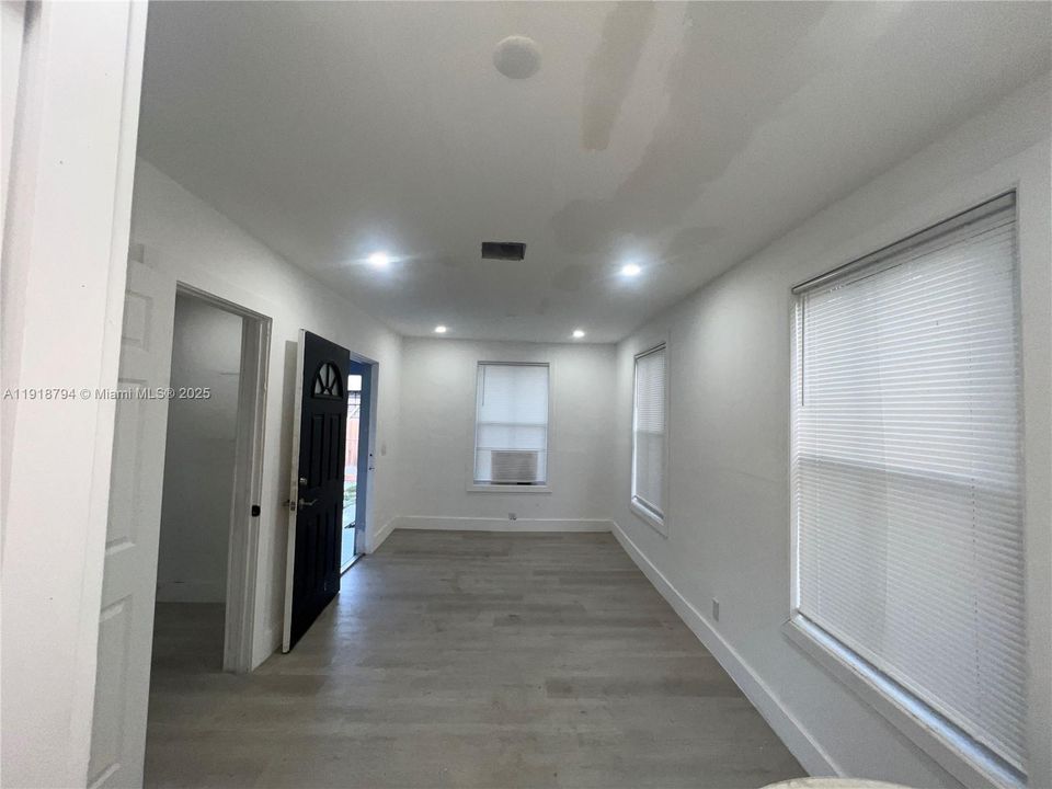 For Sale: $349,900 (2 beds, 1 baths, 530 Square Feet)