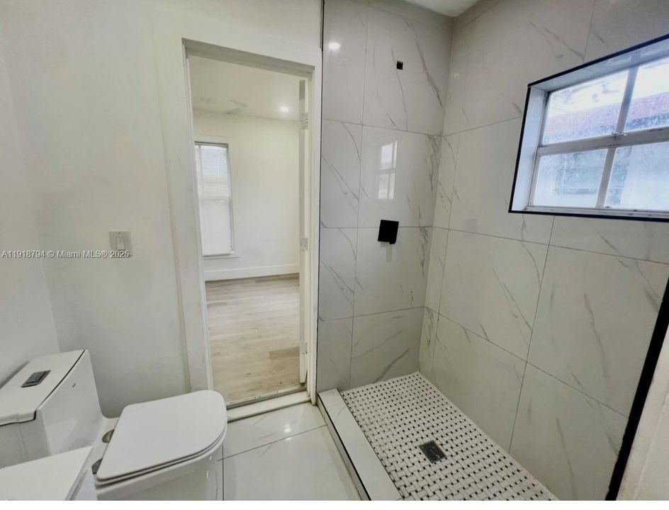 For Sale: $349,900 (2 beds, 1 baths, 530 Square Feet)