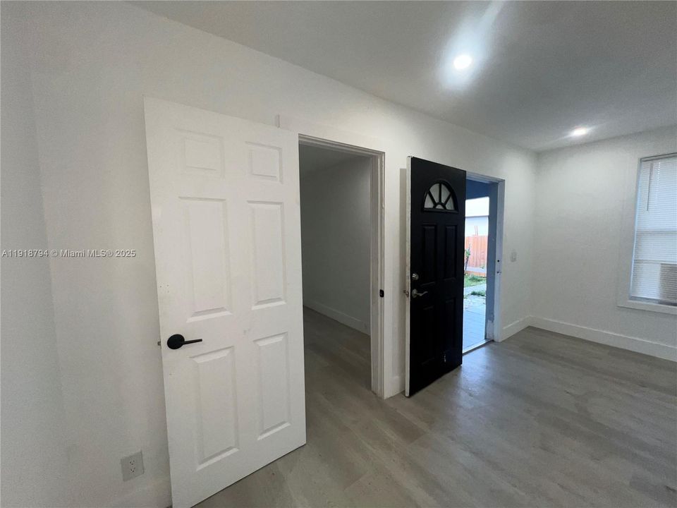For Sale: $349,900 (2 beds, 1 baths, 530 Square Feet)