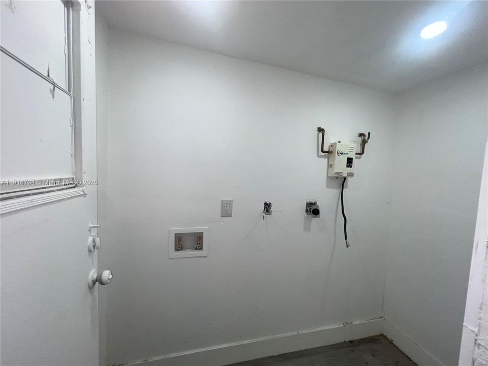 For Sale: $349,900 (2 beds, 1 baths, 530 Square Feet)