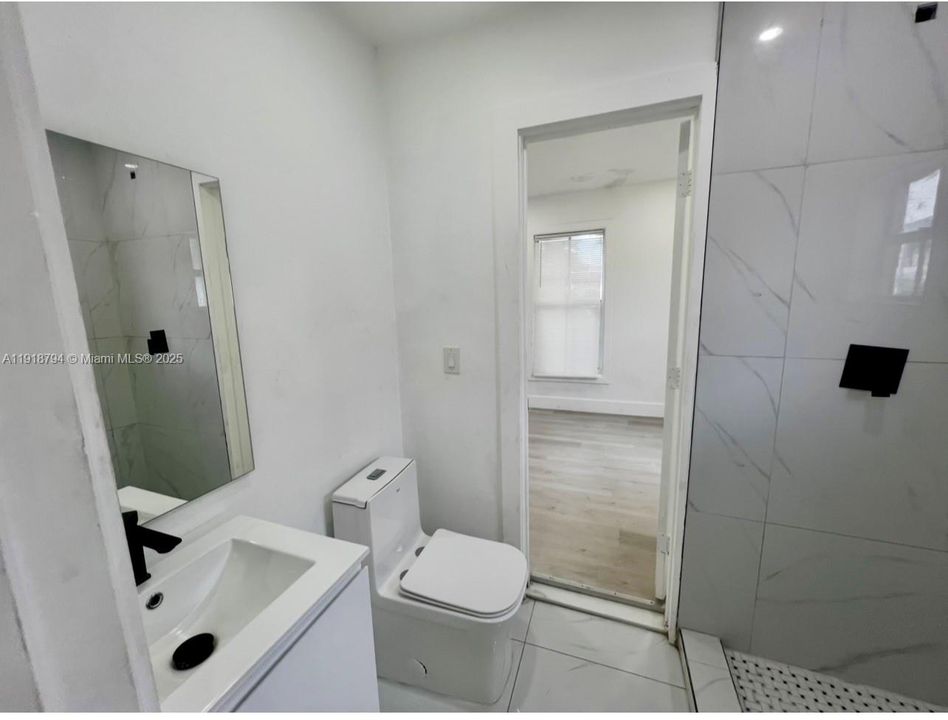 For Sale: $349,900 (2 beds, 1 baths, 530 Square Feet)