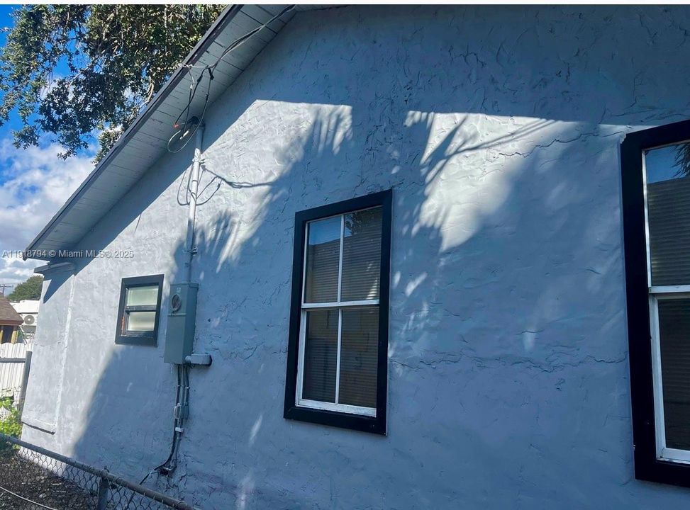 For Sale: $349,900 (2 beds, 1 baths, 530 Square Feet)