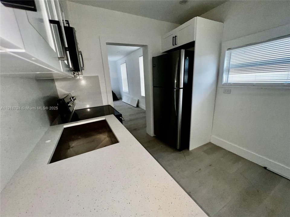 For Sale: $349,900 (2 beds, 1 baths, 530 Square Feet)