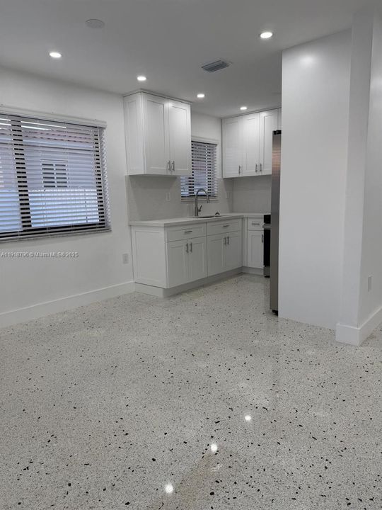 Active With Contract: $3,200 (3 beds, 1 baths, 2830 Square Feet)