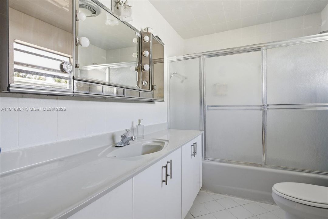 For Sale: $1,498,000 (3 beds, 2 baths, 1748 Square Feet)