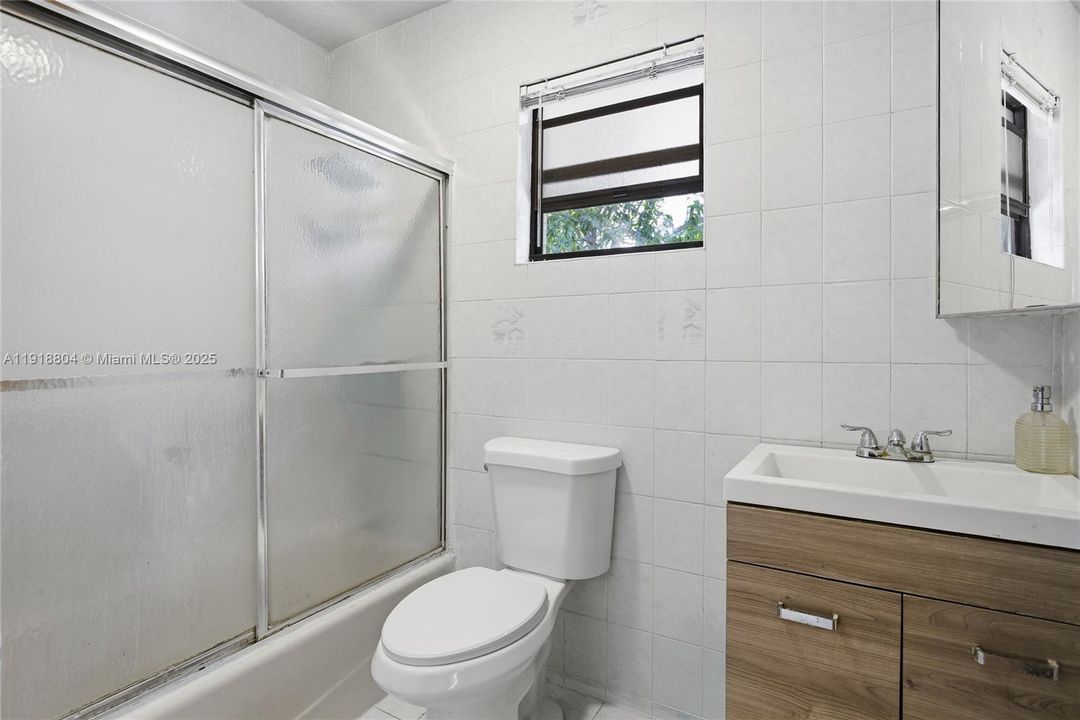 For Sale: $1,498,000 (3 beds, 2 baths, 1748 Square Feet)