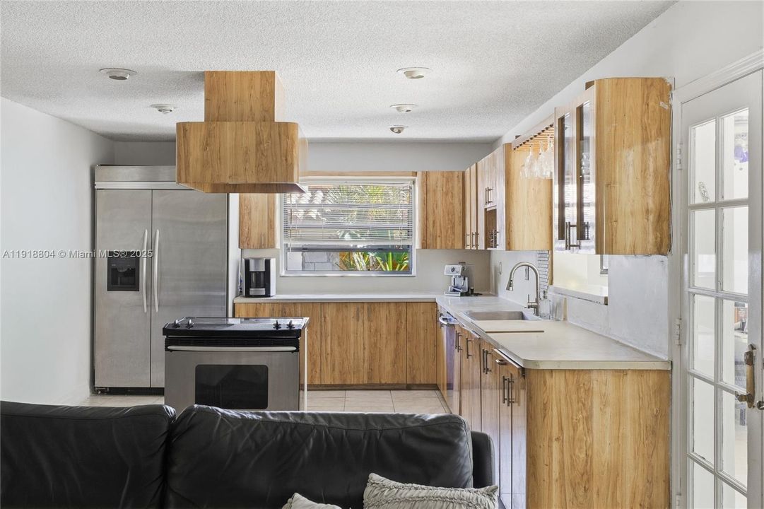 For Sale: $1,498,000 (3 beds, 2 baths, 1748 Square Feet)