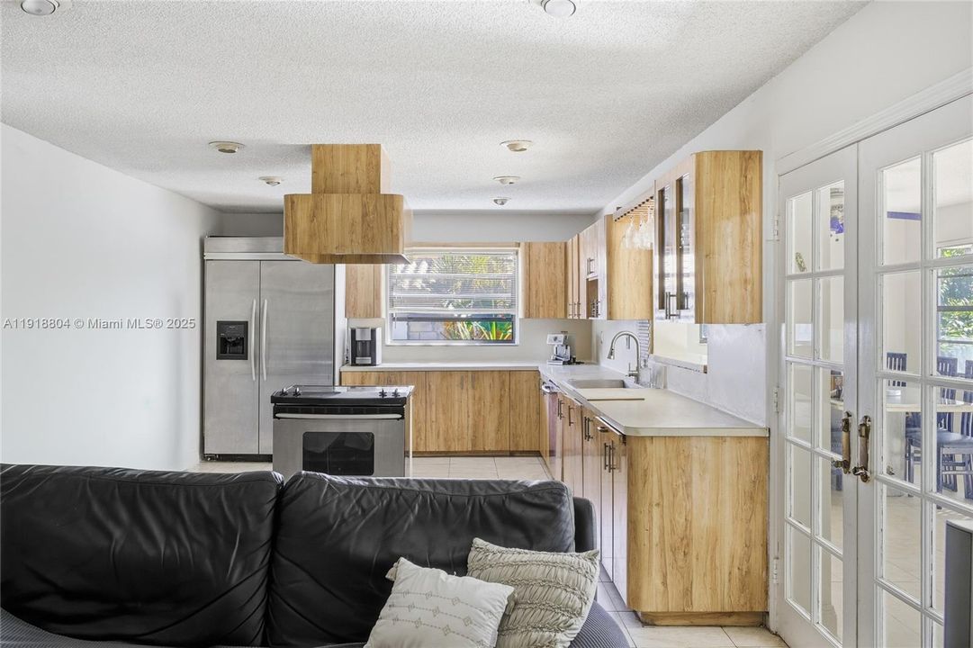 For Sale: $1,498,000 (3 beds, 2 baths, 1748 Square Feet)