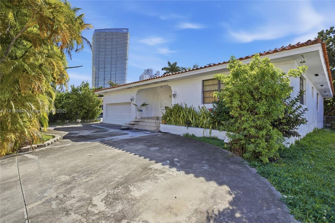 For Sale: $1,498,000 (3 beds, 2 baths, 1748 Square Feet)