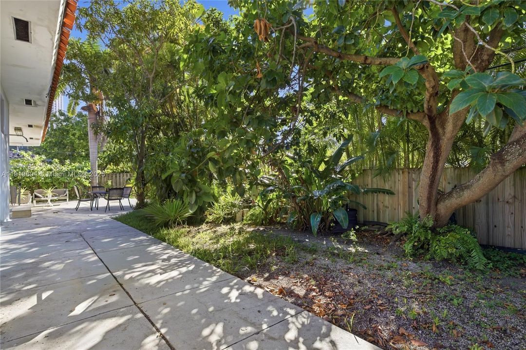 For Sale: $1,498,000 (3 beds, 2 baths, 1748 Square Feet)