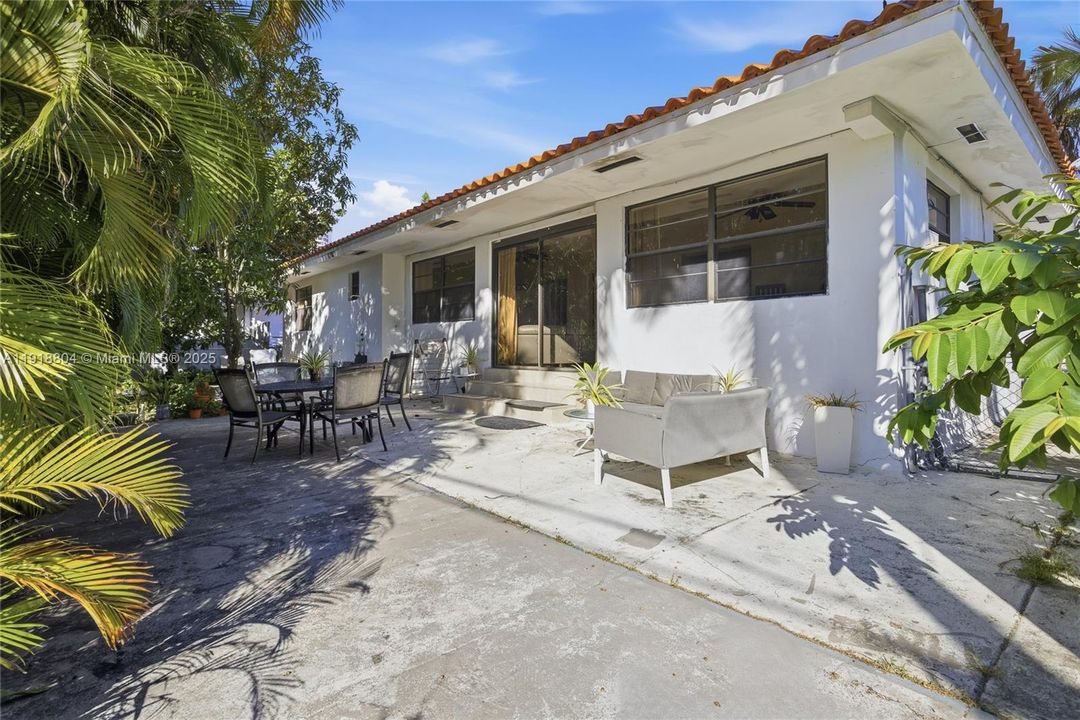 For Sale: $1,498,000 (3 beds, 2 baths, 1748 Square Feet)