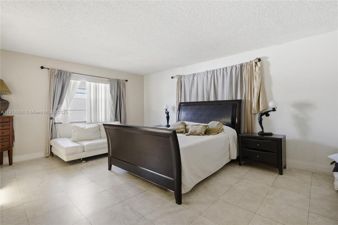 For Sale: $1,498,000 (3 beds, 2 baths, 1748 Square Feet)