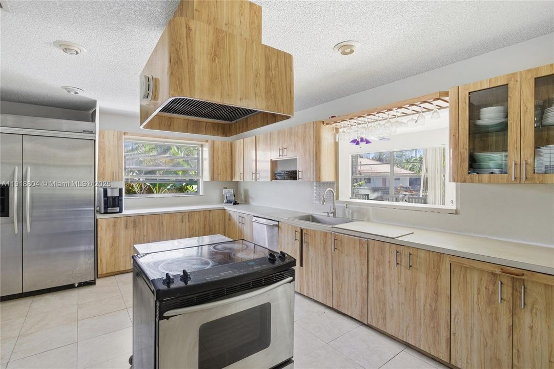 For Sale: $1,498,000 (3 beds, 2 baths, 1748 Square Feet)