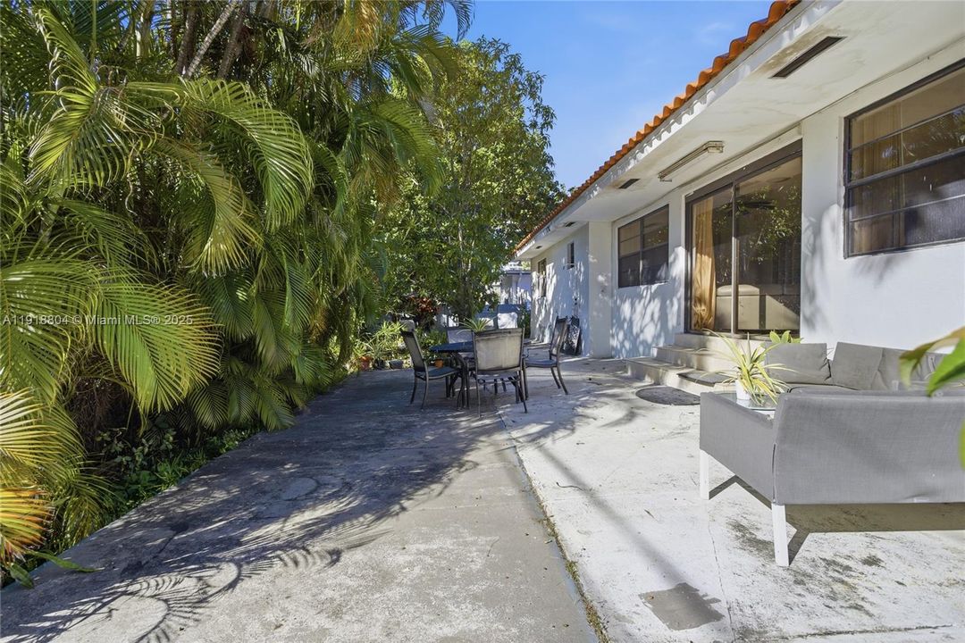 For Sale: $1,498,000 (3 beds, 2 baths, 1748 Square Feet)