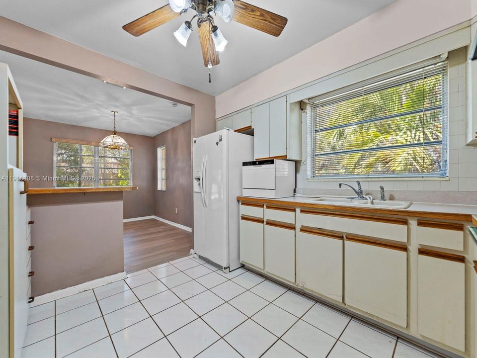 待售: $589,000 (3 贝兹, 2 浴室, 1404 平方英尺)