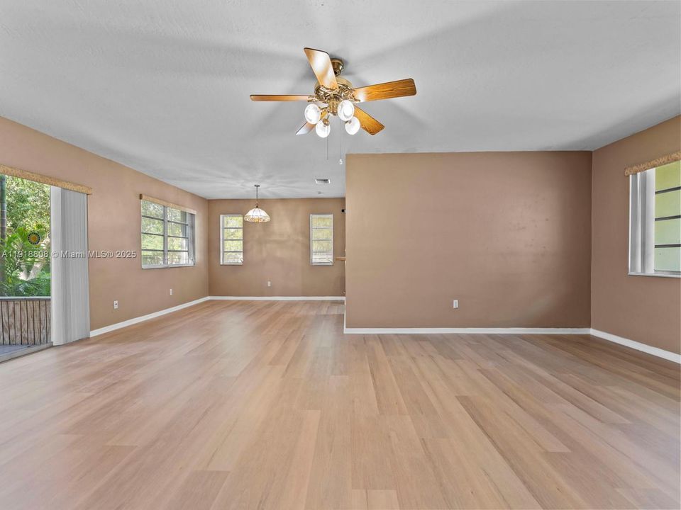 待售: $589,000 (3 贝兹, 2 浴室, 1404 平方英尺)