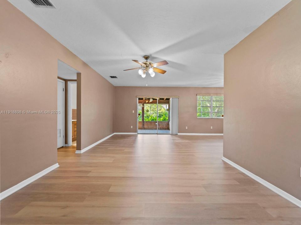 待售: $589,000 (3 贝兹, 2 浴室, 1404 平方英尺)