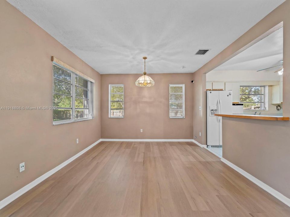 待售: $589,000 (3 贝兹, 2 浴室, 1404 平方英尺)