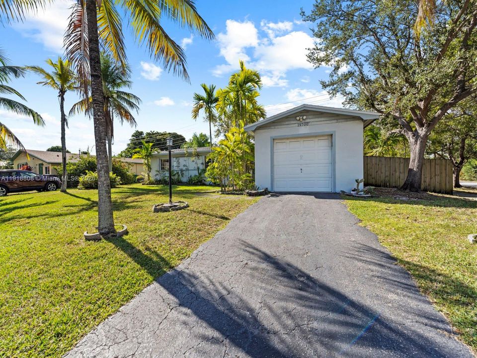 待售: $589,000 (3 贝兹, 2 浴室, 1404 平方英尺)