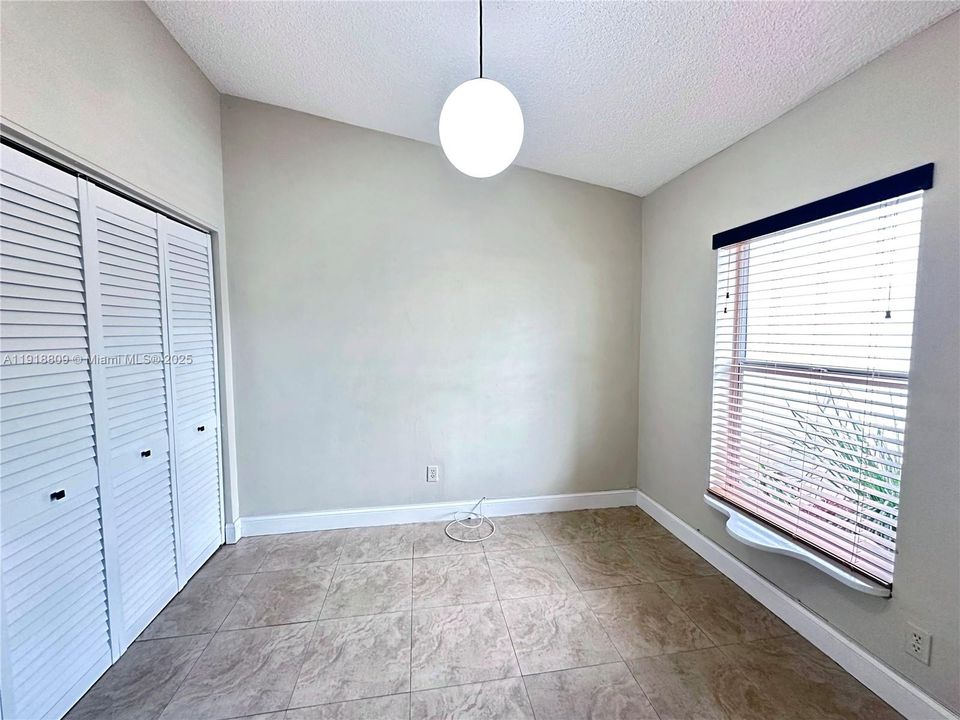 En Venta: $479,900 (3 camas, 1 baños, 1015 Pies cuadrados)