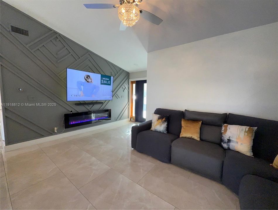 待售: $550,000 (3 贝兹, 2 浴室, 1334 平方英尺)