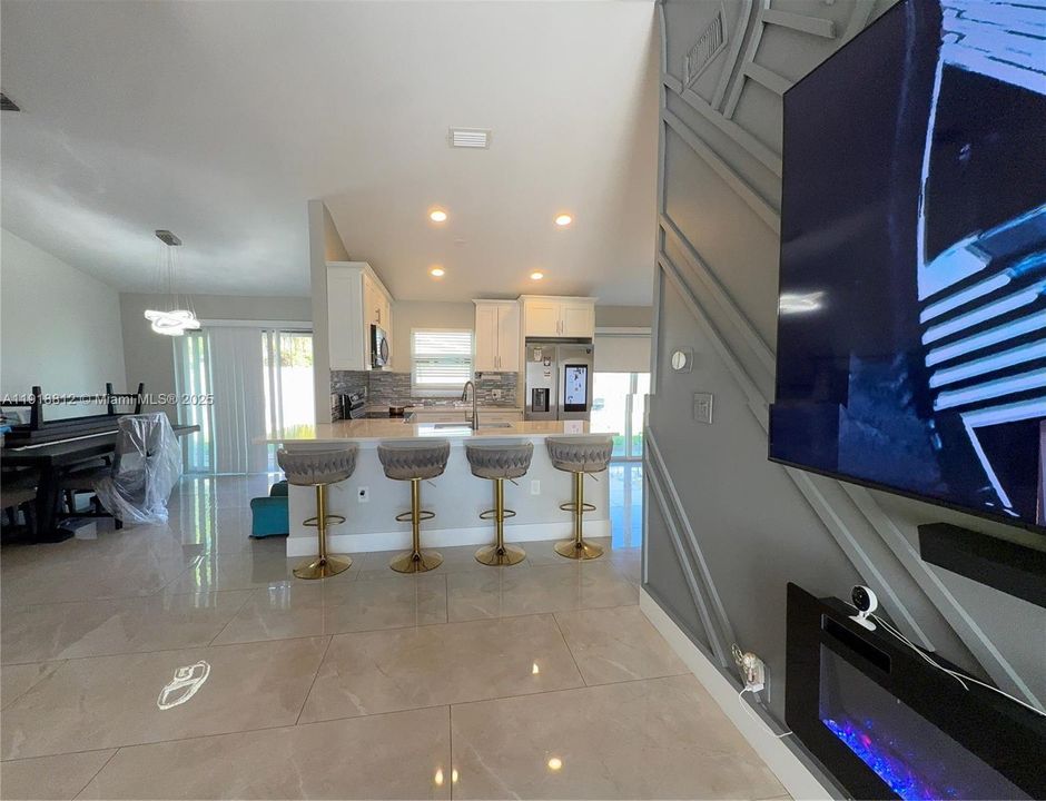 待售: $550,000 (3 贝兹, 2 浴室, 1334 平方英尺)