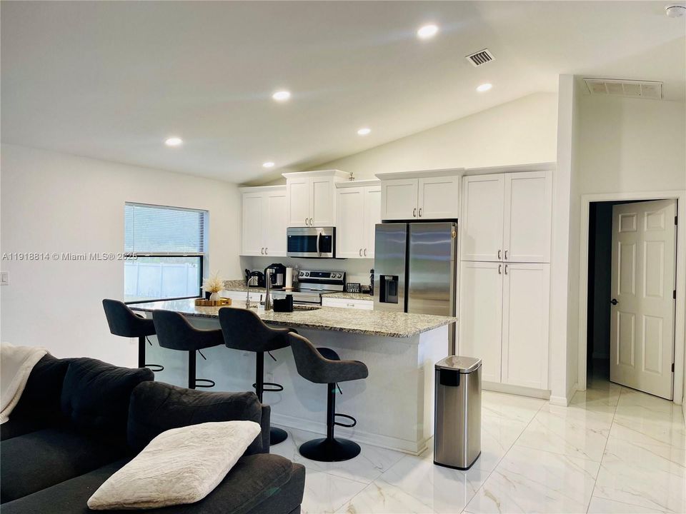 В аренду: $2,500 (3 спален, 2 ванн, 1437 Квадратных фут)