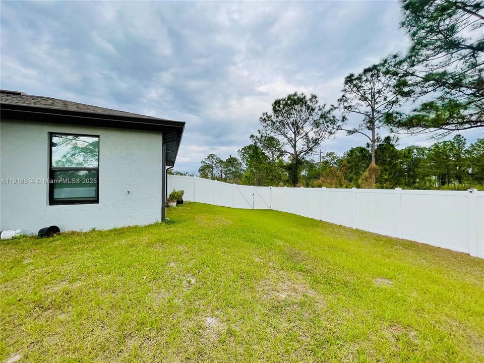 В аренду: $2,500 (3 спален, 2 ванн, 1437 Квадратных фут)