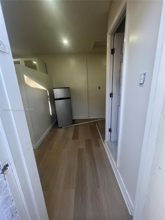 For Rent: $1,300 (1 beds, 1 baths, 1909 Square Feet)