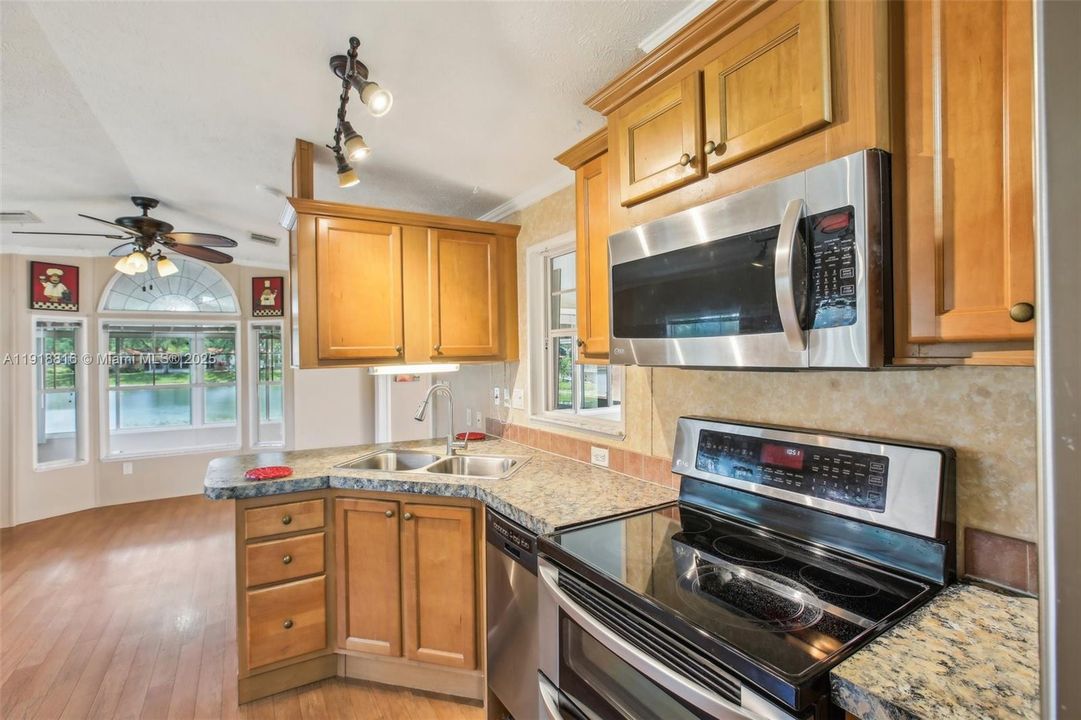 出租: $1,600 (1 贝兹, 2 浴室, 1250 平方英尺)