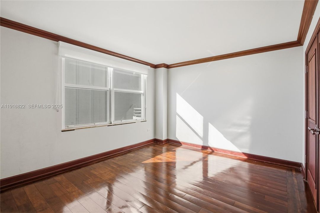 For Sale: $750,000 (2 beds, 2 baths, 1301 Square Feet)