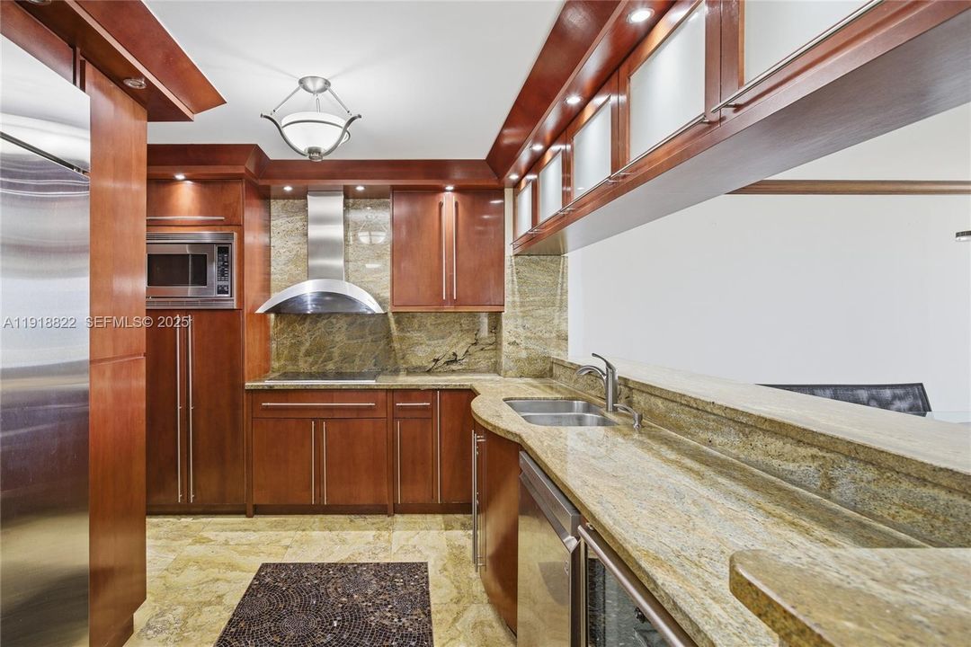 For Sale: $750,000 (2 beds, 2 baths, 1301 Square Feet)