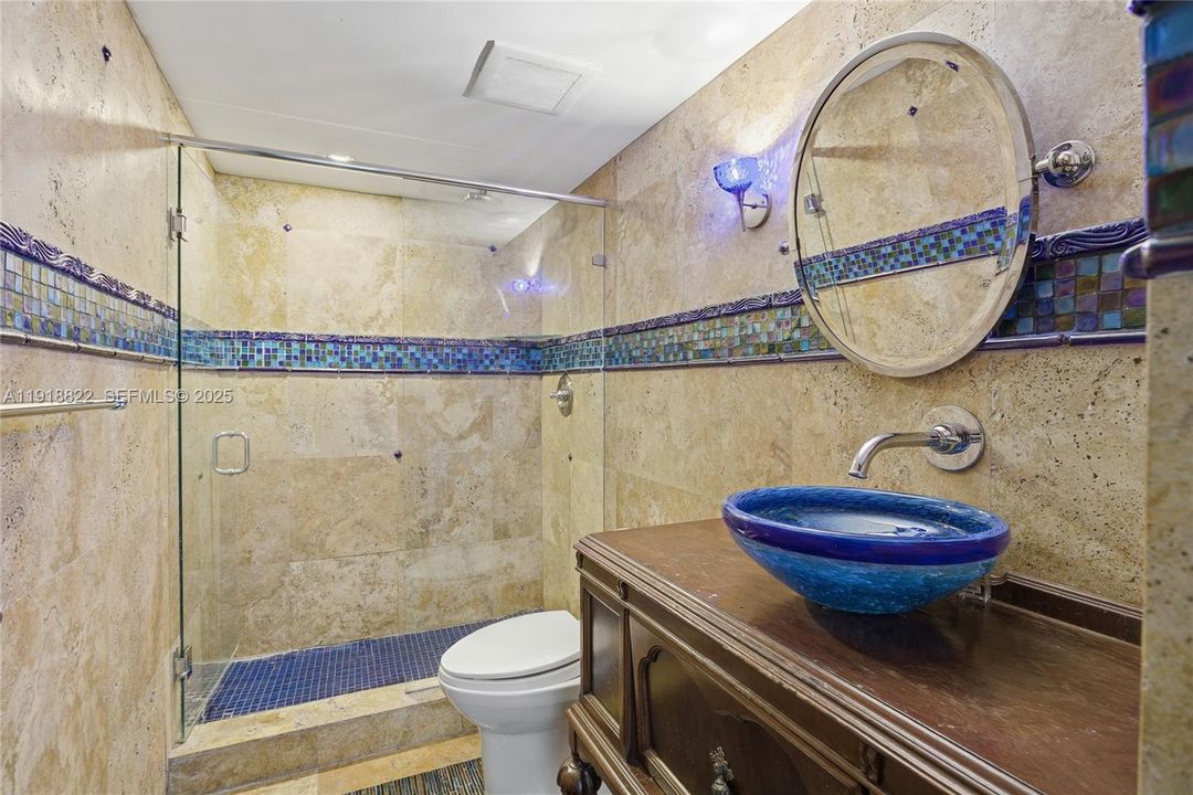 For Sale: $750,000 (2 beds, 2 baths, 1301 Square Feet)