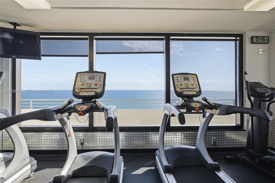 For Sale: $750,000 (2 beds, 2 baths, 1301 Square Feet)