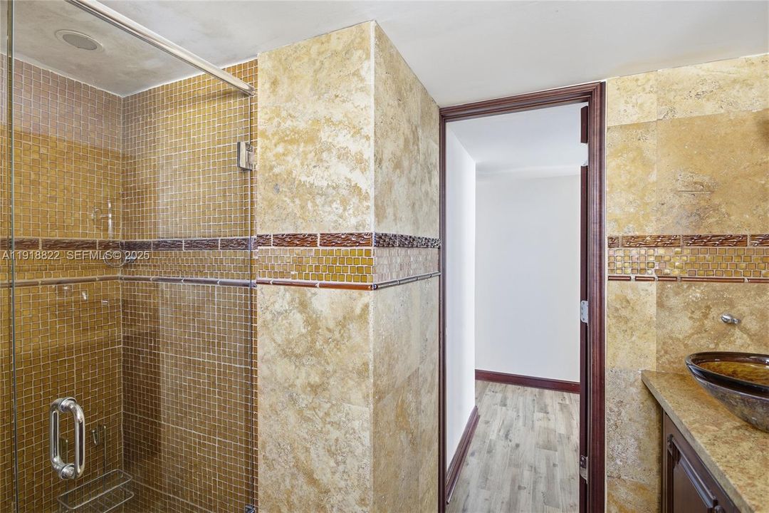 For Sale: $750,000 (2 beds, 2 baths, 1301 Square Feet)