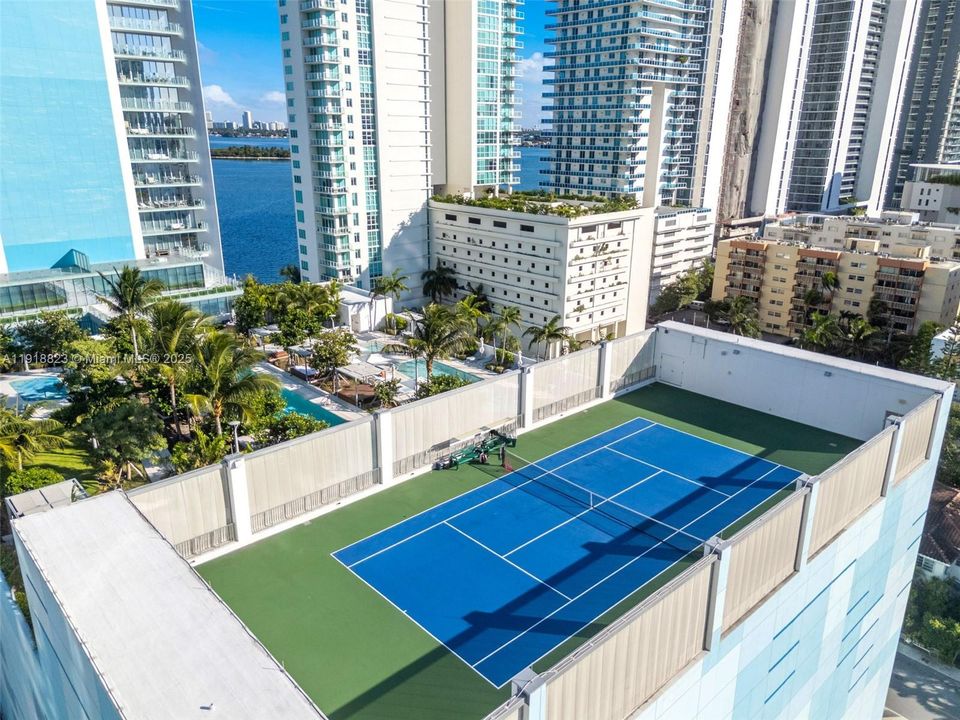 For Sale: $634,900 (1 beds, 1 baths, 680 Square Feet)