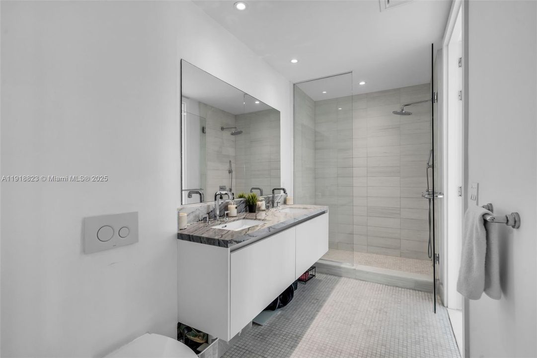 For Sale: $634,900 (1 beds, 1 baths, 680 Square Feet)